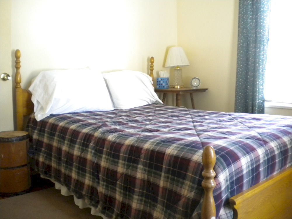 The Sterling Inn Caratunk Экстерьер фото