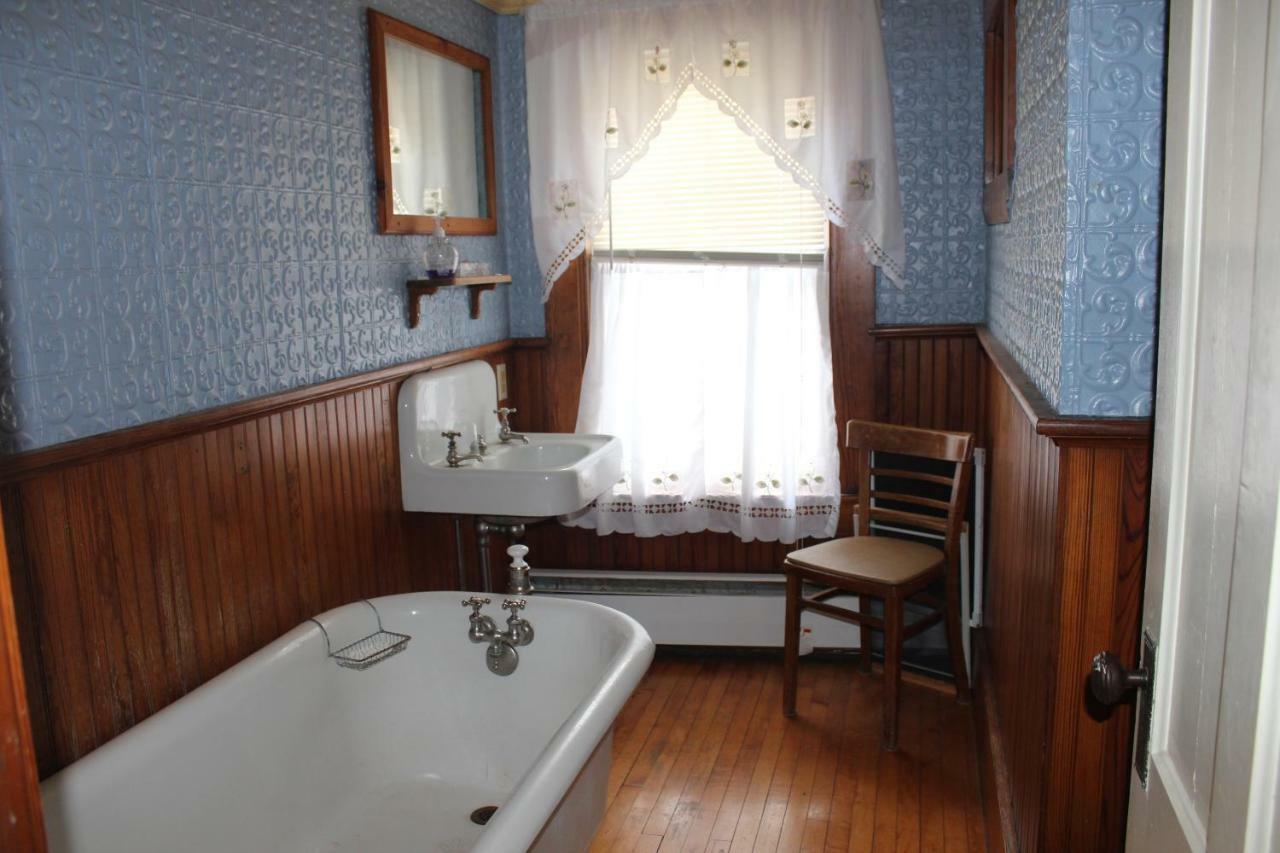 The Sterling Inn Caratunk Экстерьер фото